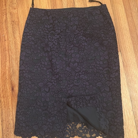 Tory Burch Size 4  Lace Pencil Skirt Scalloped Embroidered Floral Slit @ - Picture 10 of 10